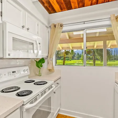 Beautiful 2 Bedroom 2.5 Ba Condo Golf Course View, Pool, Hot Tub
